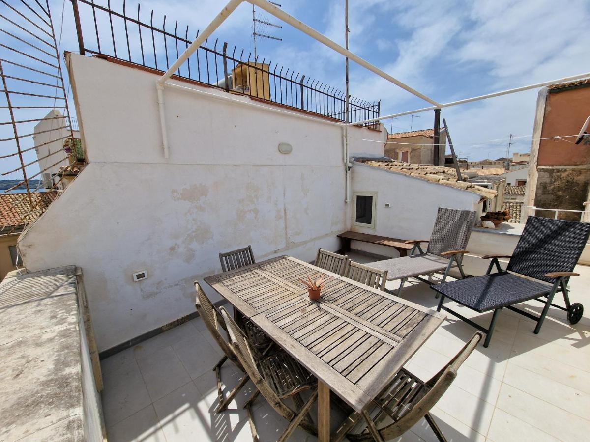 Sea-View Terrace & Bikes Moon Ortigia Holiday Home Syrakus Exterior foto