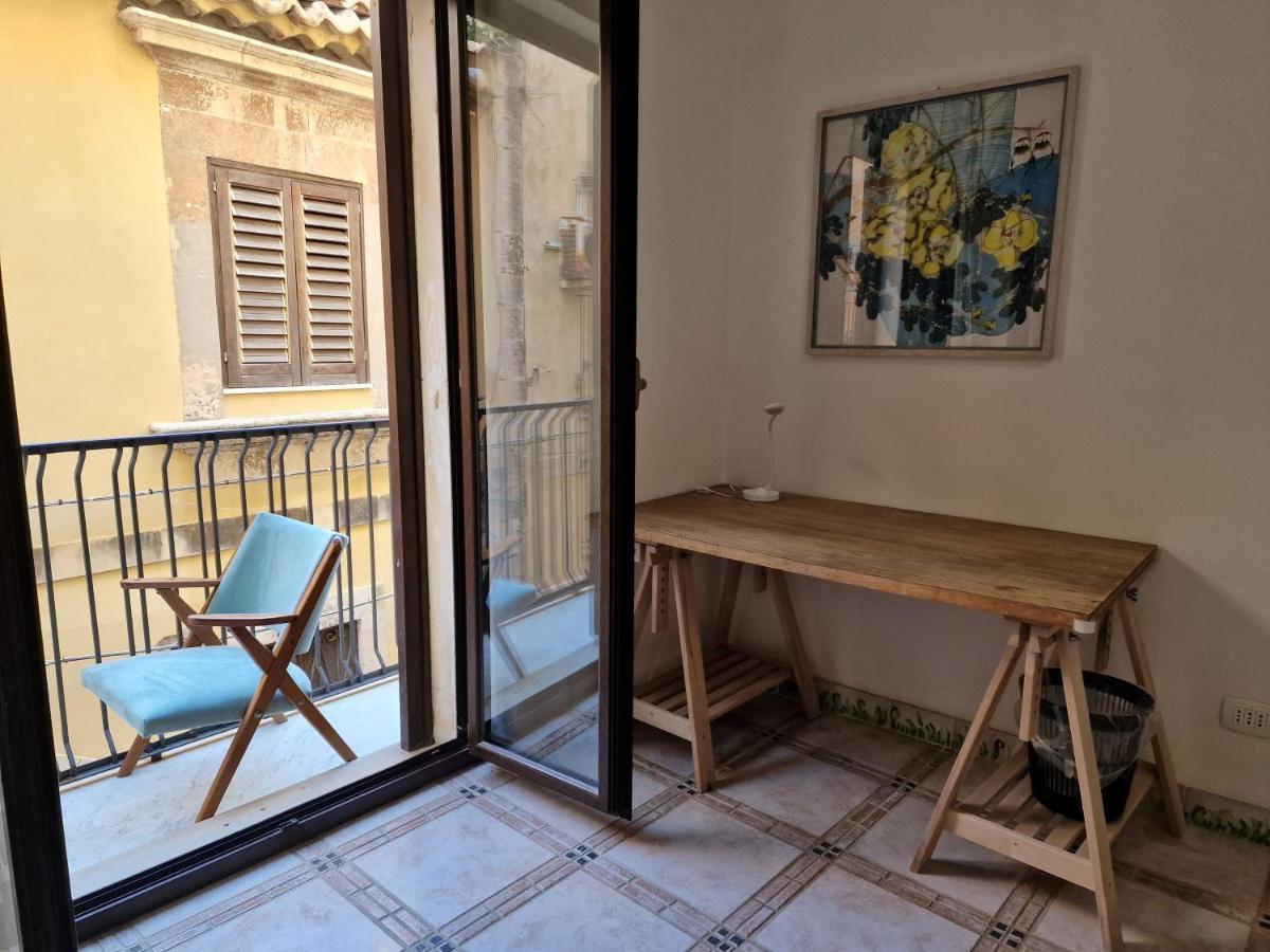 Sea-View Terrace & Bikes Moon Ortigia Holiday Home Syrakus Exterior foto
